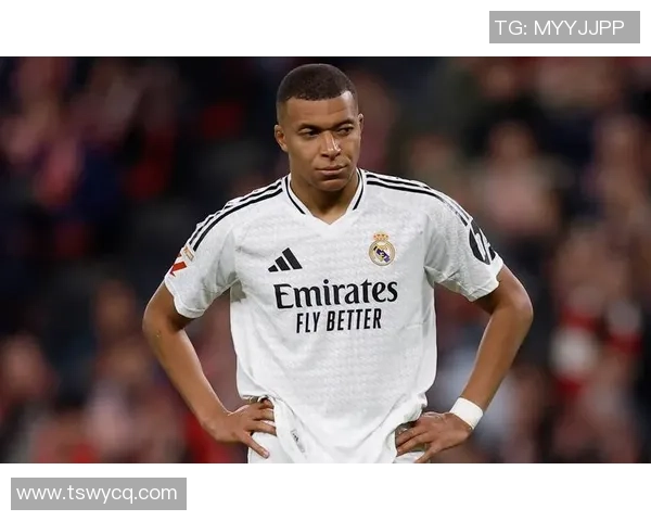 足球巨星抽烟瞬间曝光 展现球场外不为人知的另一面